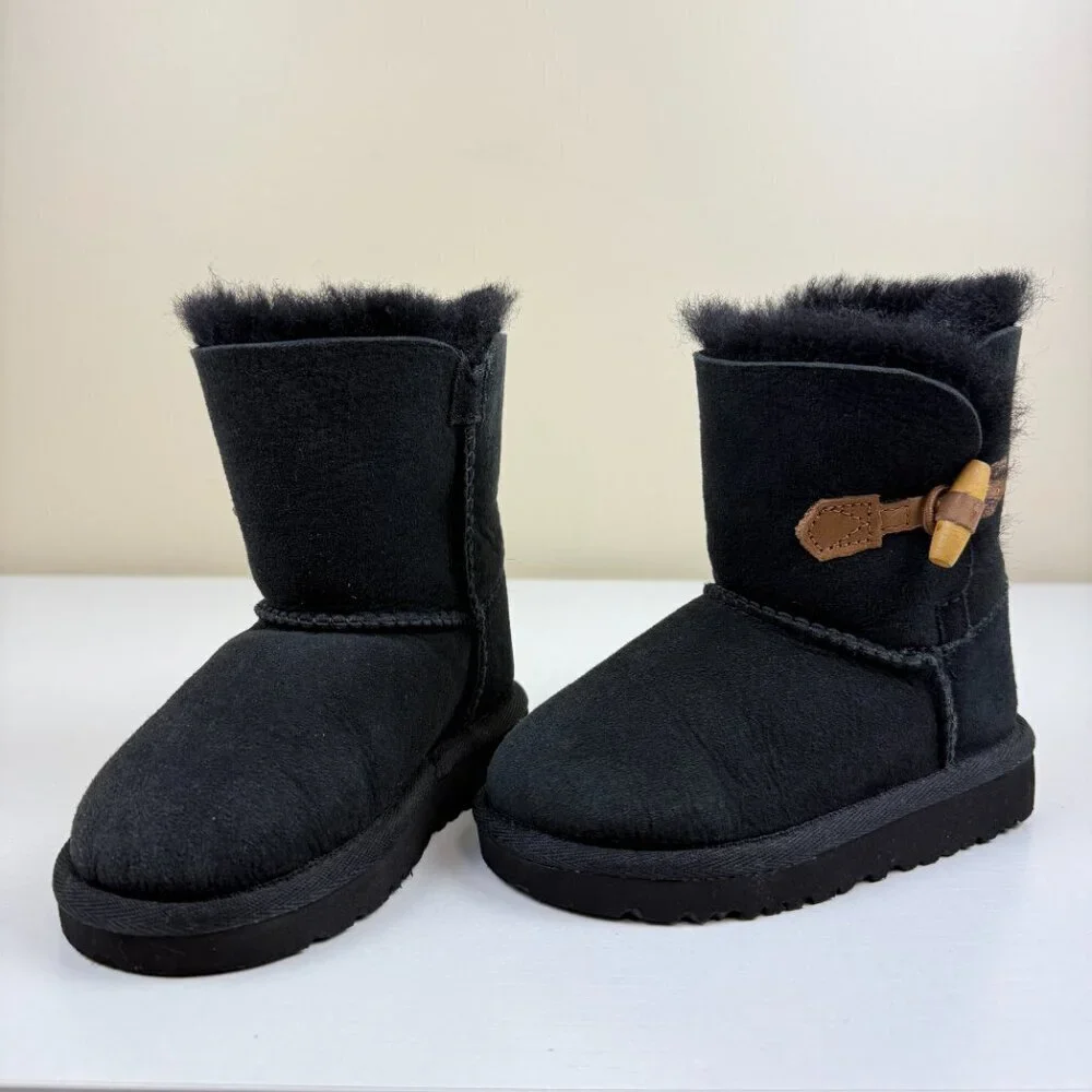 Like New UGG Keely Bailey Toggle Button Black Shearling Boots S/N 1013265T